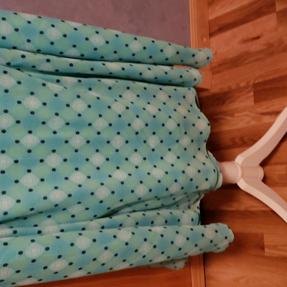 Mint green skirt - Picture 2 of 3